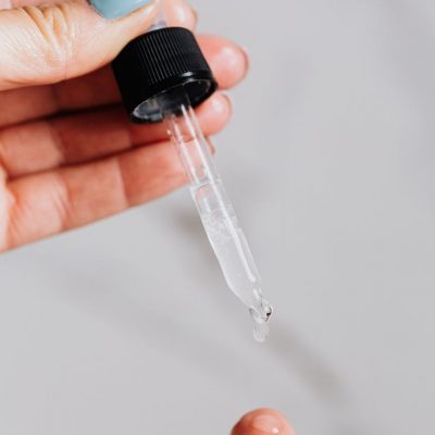 How NOT To Use Hyaluronic Acid: Should We Apply HA Serums To Wet/Damp or Dry Face?